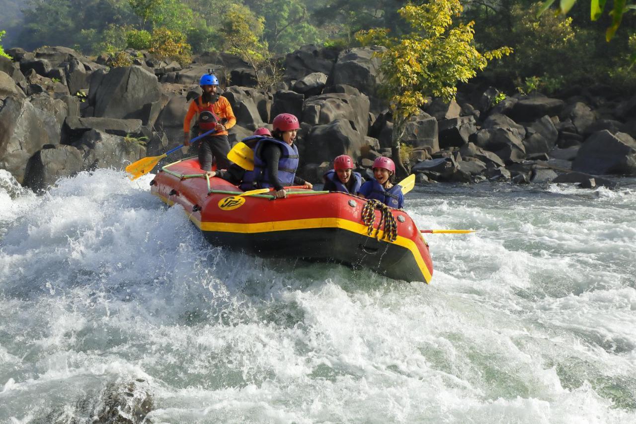 Whistling Woodzs Resort Дандели Экстерьер фото